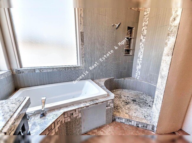 Building Photo - "Spacious Tucson Retreat with Granite Elegance and Cozy Fireplace – 4 Bed, 3.5 Bath Gem!"