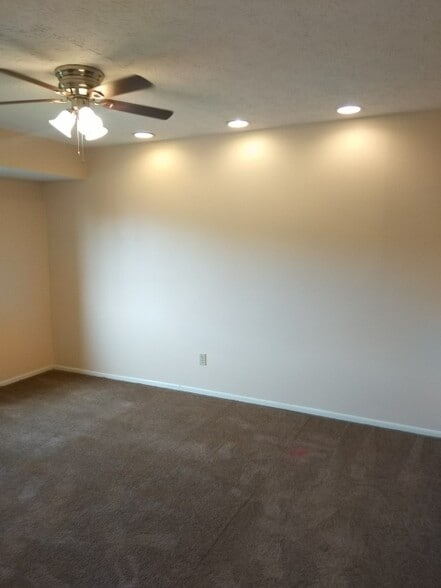 Master bedroom lighting - 5980 Margie Cir SW