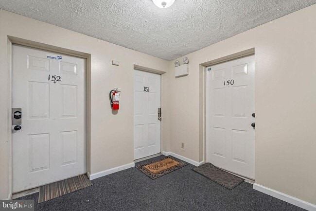 Building Photo - 151 Kenwood Dr