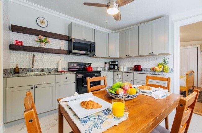 Building Photo - 279 Hach Ln