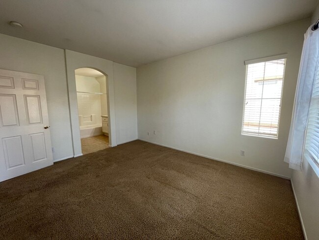 Building Photo - Charming Condo in Oceanside