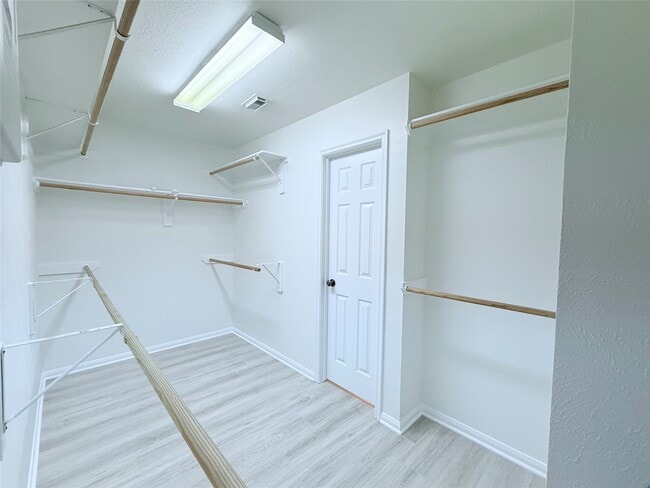 Building Photo - 13714 Brighton Park Dr