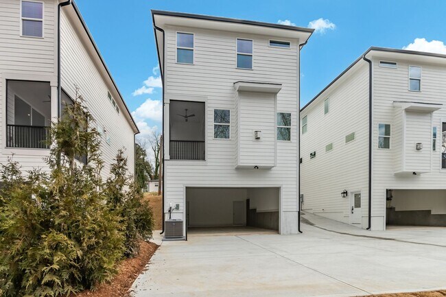 Building Photo - Beautiful 4-bedroom, 4-bathroom Custom Home Durham, NC