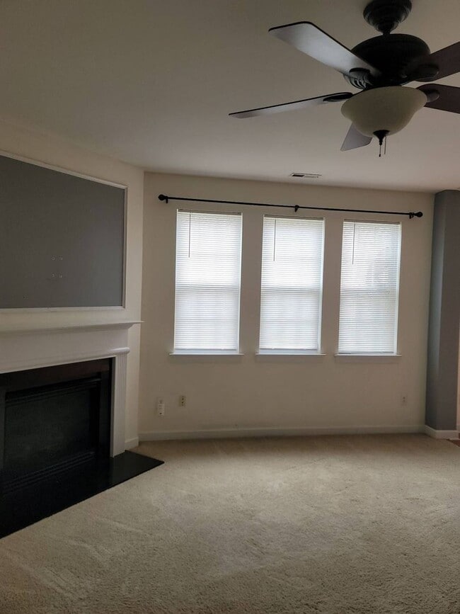 Building Photo - Nice Townhome off Providence Rd/485 South