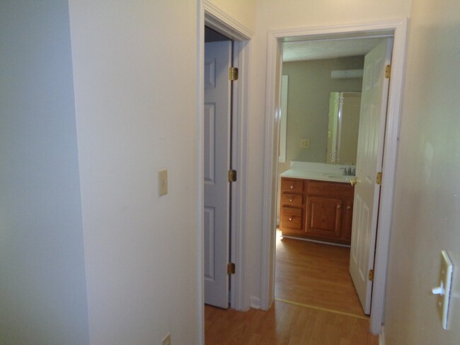 Building Photo - 254 Rogers Dr
