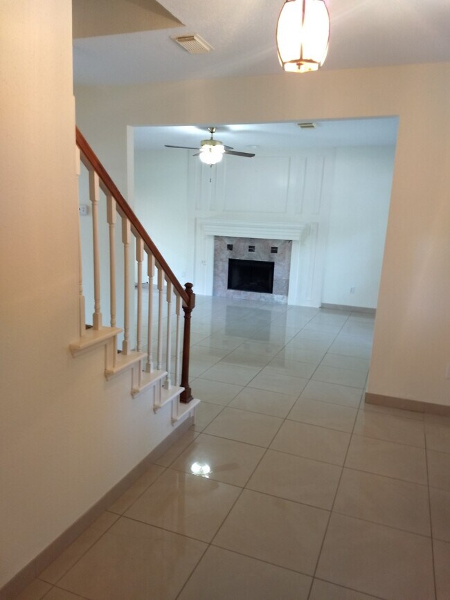 Building Photo - 7211 N Hearthstone Green Dr