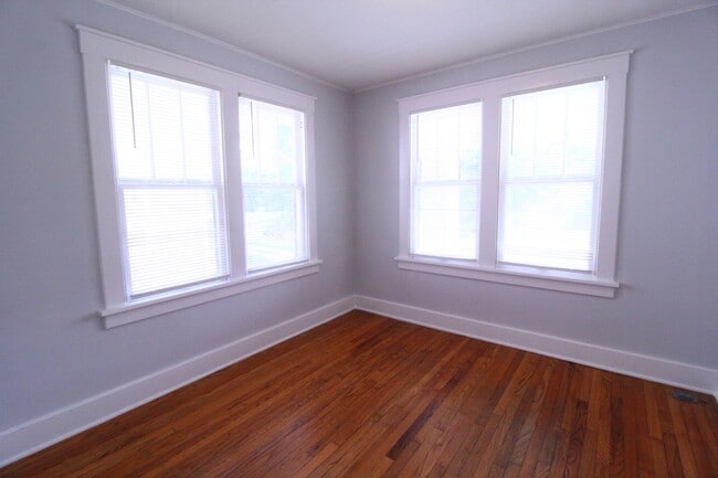 Building Photo - November FREE On This 2 Bedroom 1 Bath Hom...