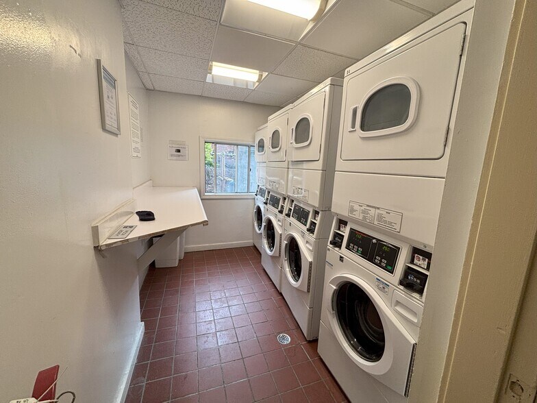 Building Photo - 1247 Beacon St