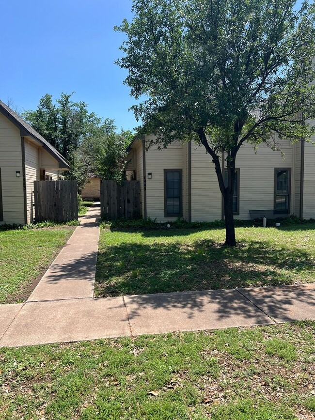 Primary Photo - Great Duplex Unit