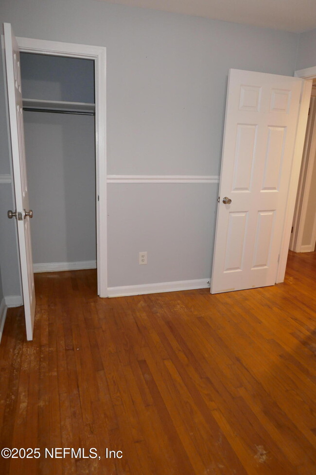 Building Photo - 2326 Red Oak Dr