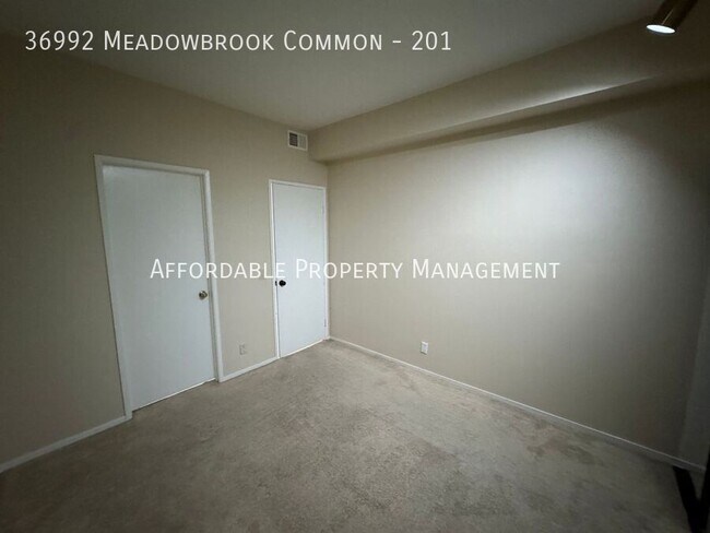 Building Photo - 36992 Meadowbrook Common
