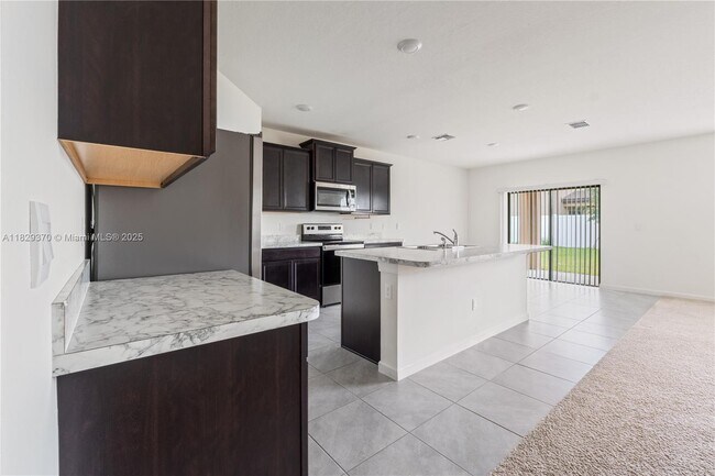 Building Photo - 5305 Fantasy Dr