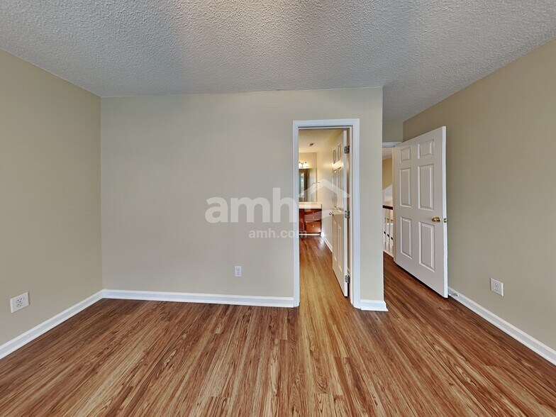 Building Photo - 4405 Moss Spring Dr