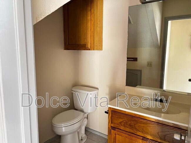 Building Photo - 4105 N 24th Ln