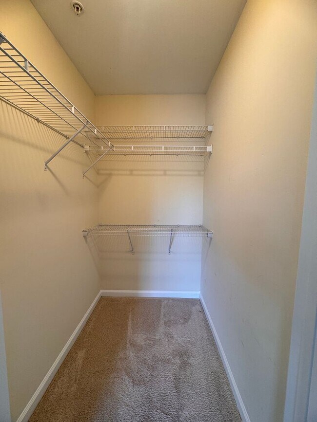 Building Photo - 2BR 2BA Condo with All Appliances Included