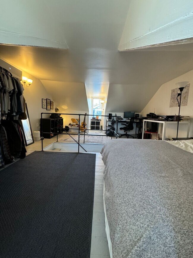 Building Photo - Coming soon! Stylish 3 Bedroom 1.5 Bathroo...