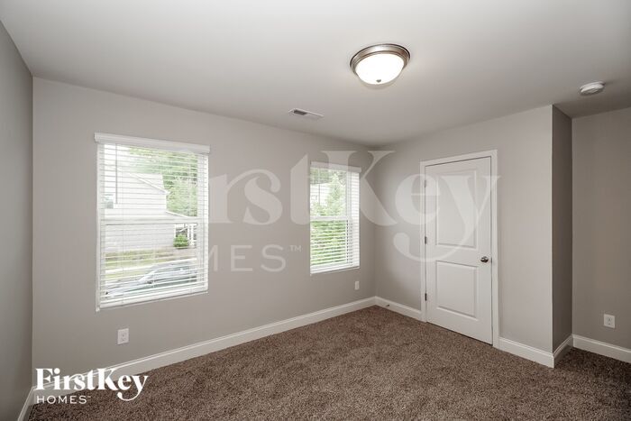 Building Photo - 9109 Marion Oaks Dr
