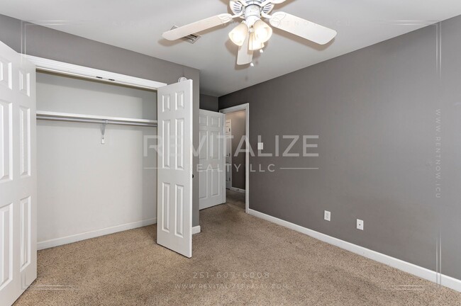 Building Photo - 3 Bed 2.5 Bath Townhome in West Mobile