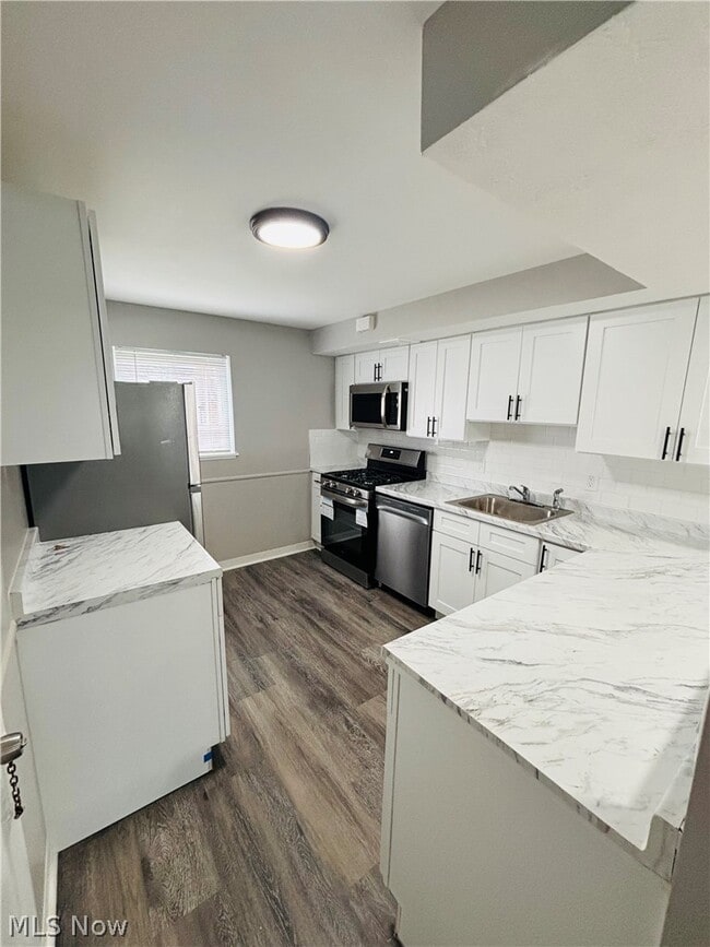 Building Photo - 21045 Southbend Cir