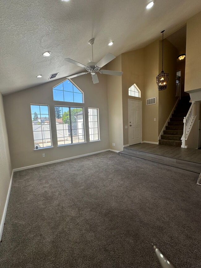 Building Photo - Newly Renovated 3bed 2.5 bath in Vacaville!