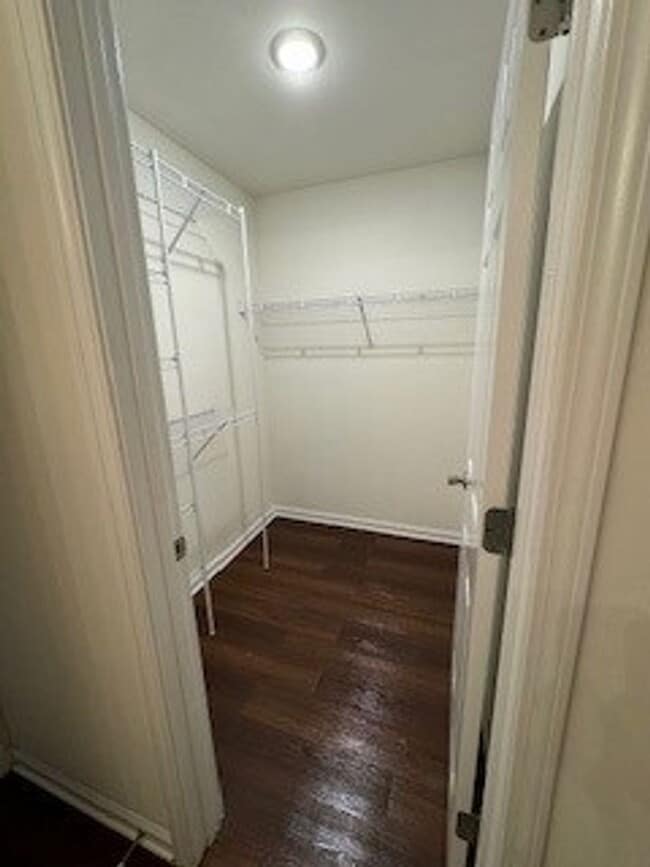 Building Photo - 6 Bearing Cir