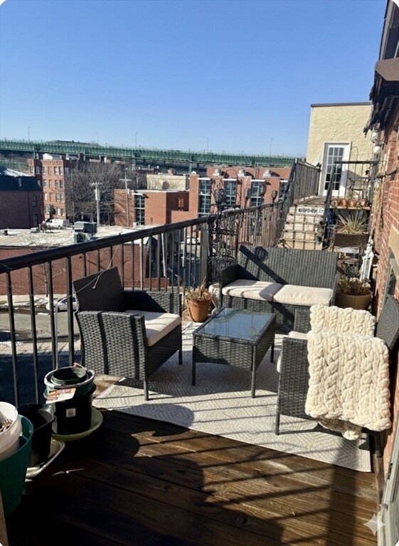 Building Photo - 38 Williams St