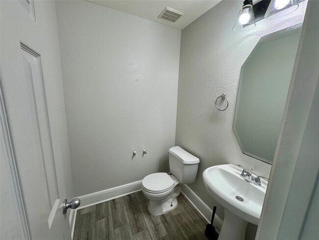 Building Photo - 21355 Claretfield Ct