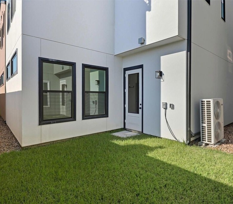 Building Photo - 2921 El Fenice Ln