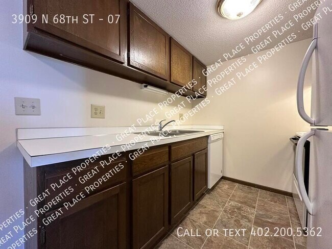 Building Photo - 3909 N 68th St