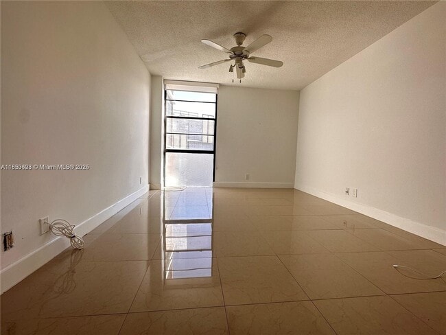 Building Photo - 20500 W Country Club Dr