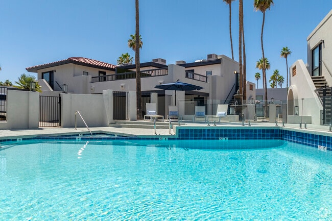 Primary Photo - Views at the Peak