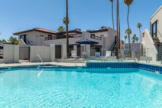 Building Photo - Views at the Peak