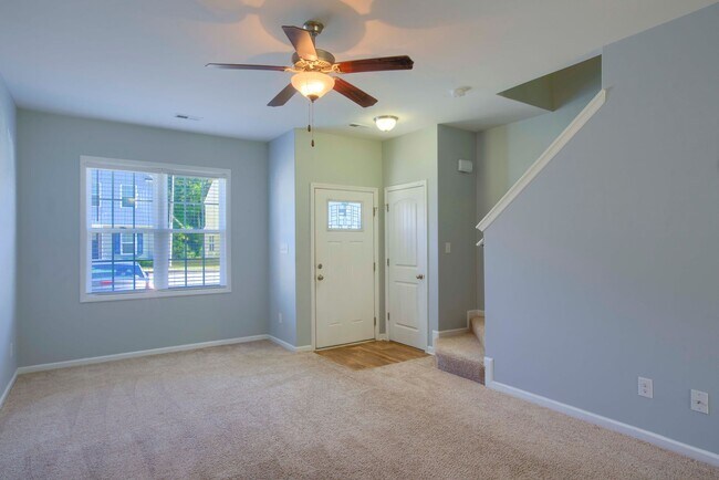 Building Photo - 113 Beacon Woods Dr