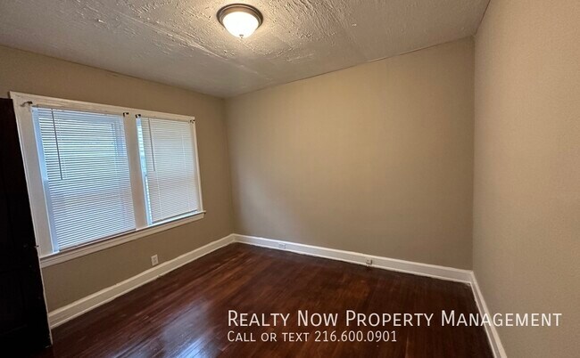 Building Photo - 3346 Desota Ave