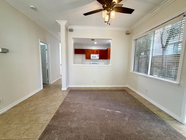 Building Photo - 3 be 2 bath Beautifully Updated Home in Gated Community