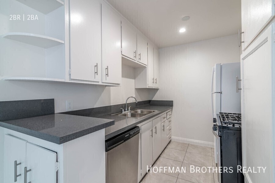 Building Photo - 6069 Saturn St