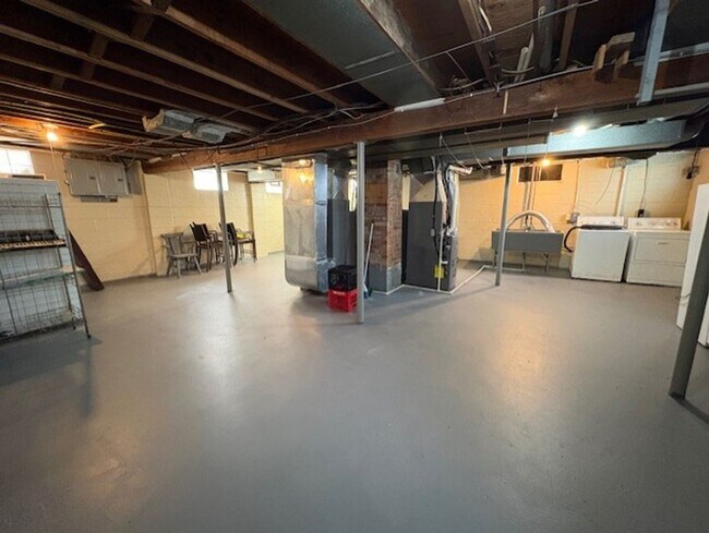 Building Photo - 1724-1726 Tanglewood Dr Akron OH 44313 MFH2 .PW .T1