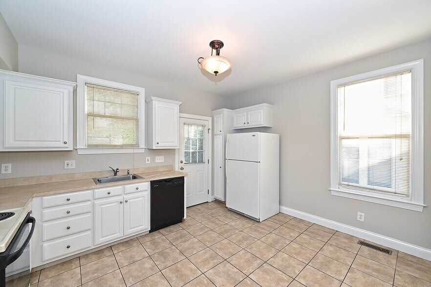 Building Photo - 1601 Wilmore Dr