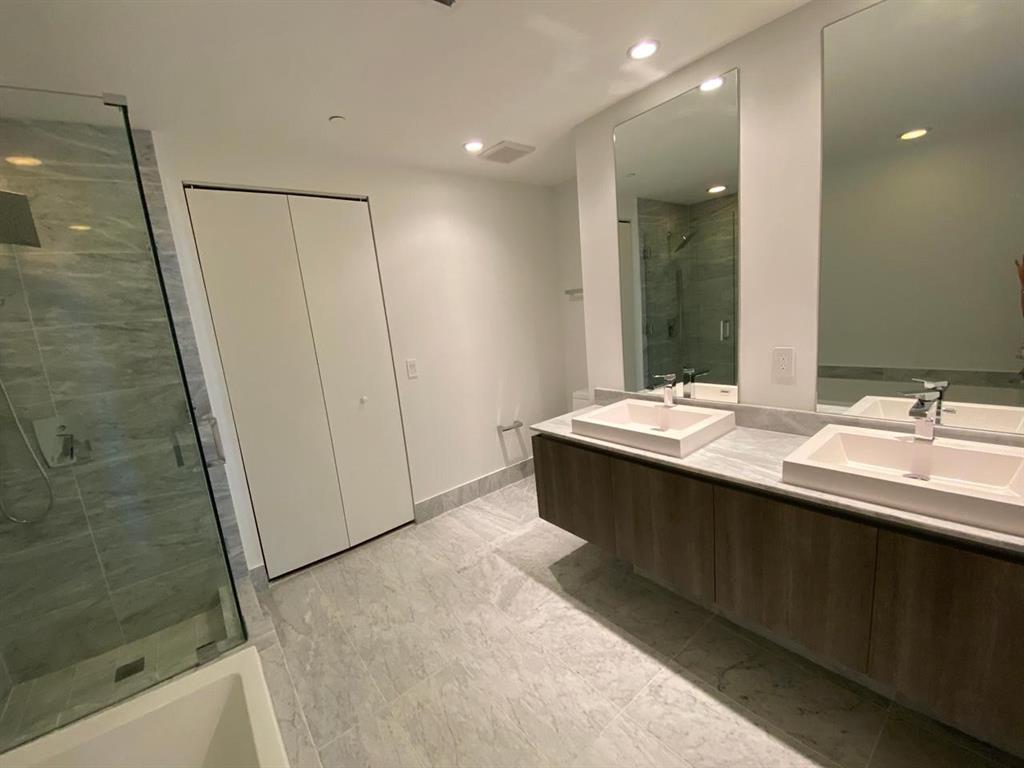 Building Photo - 805 S Miami Ave