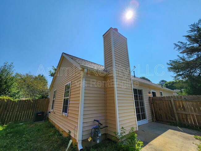 Building Photo - 2800 Pine Valley Way NW