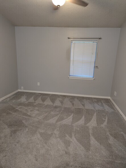 Building Photo - 47 Summer Oaks Dr