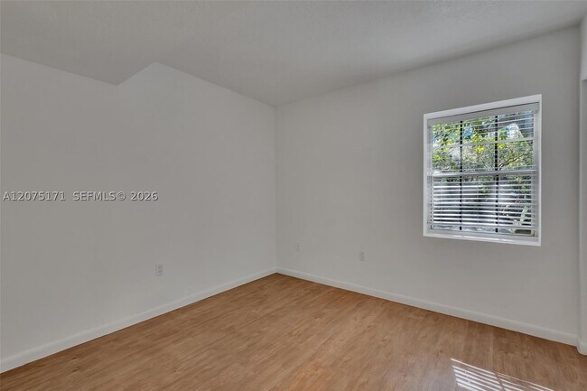 Building Photo - 2560 Tigertail 10