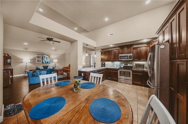 Building Photo - 3301 SW Stonepoint Ave