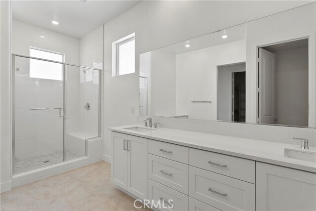 Building Photo - 612 Chinon