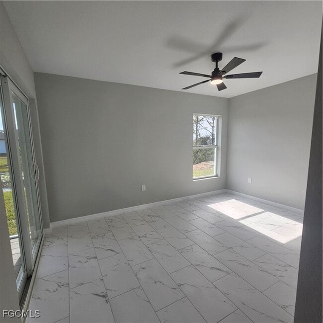 Building Photo - 1010 NE 34th Ln