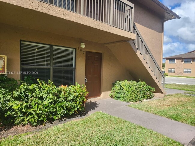 Building Photo - 10037 Winding Lake Rd