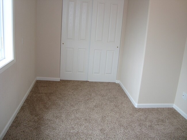 Building Photo - Pet Friendly Single Family Home w/attached garage and RV Parking