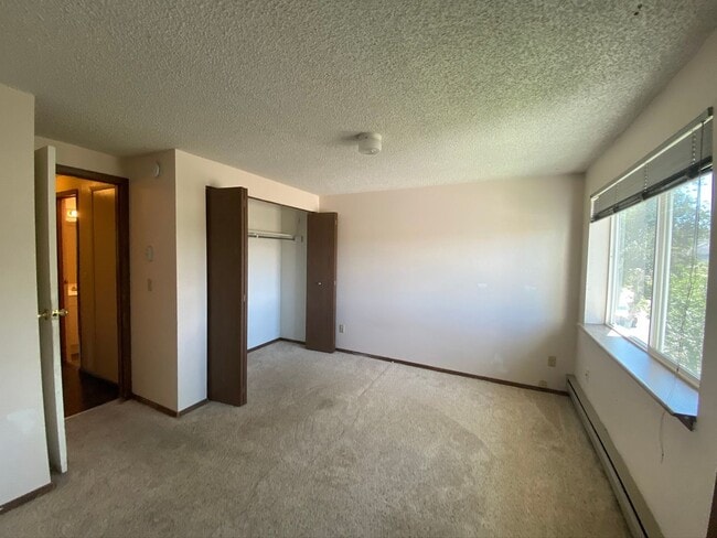 Building Photo - City of Gunnison Spacious 2 bedroom/2.5 bath!