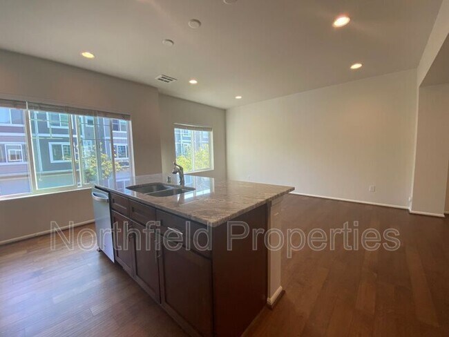 Building Photo - 3421 31st Dr