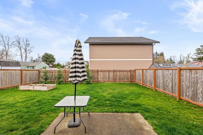 Building Photo - Modern 4-Bed Tacoma Home | Energy Efficien...